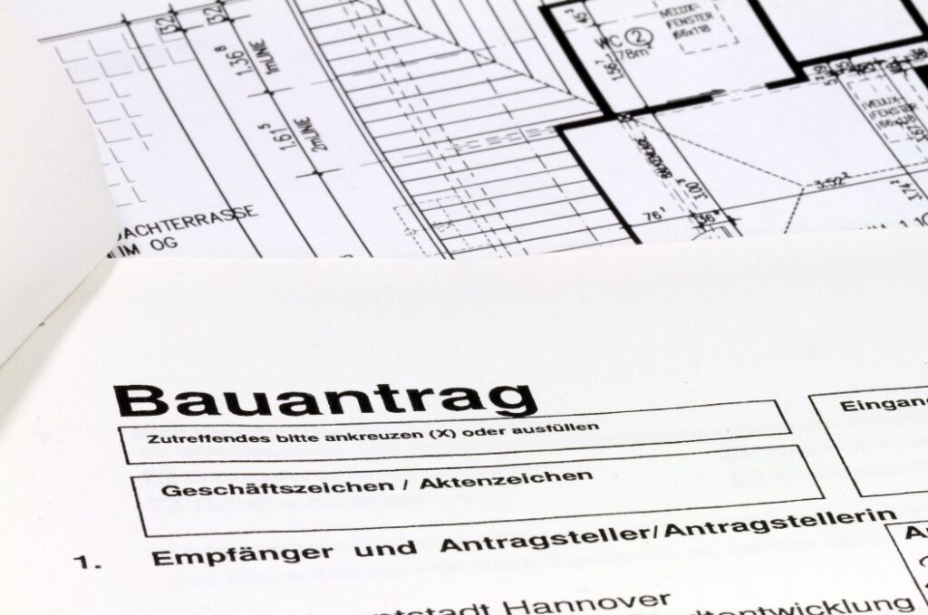 Papier mit der Aufschrift Bauantrag